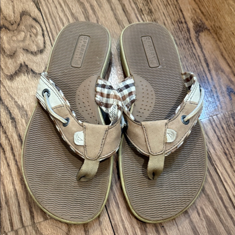 Sperry Tan and Cream Flip Flops